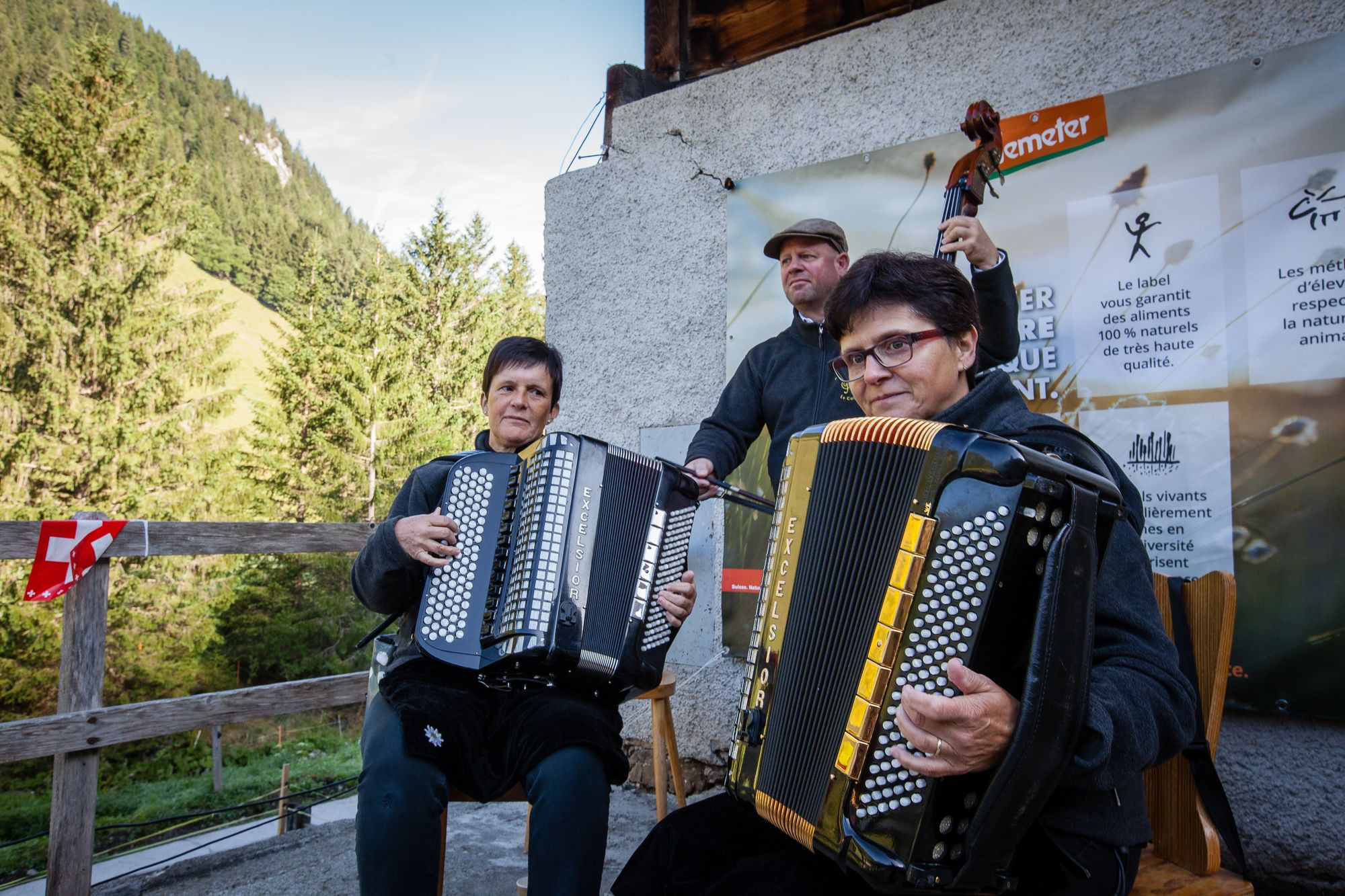 Des musiciens jouent lors du brunch 1er Août 2019