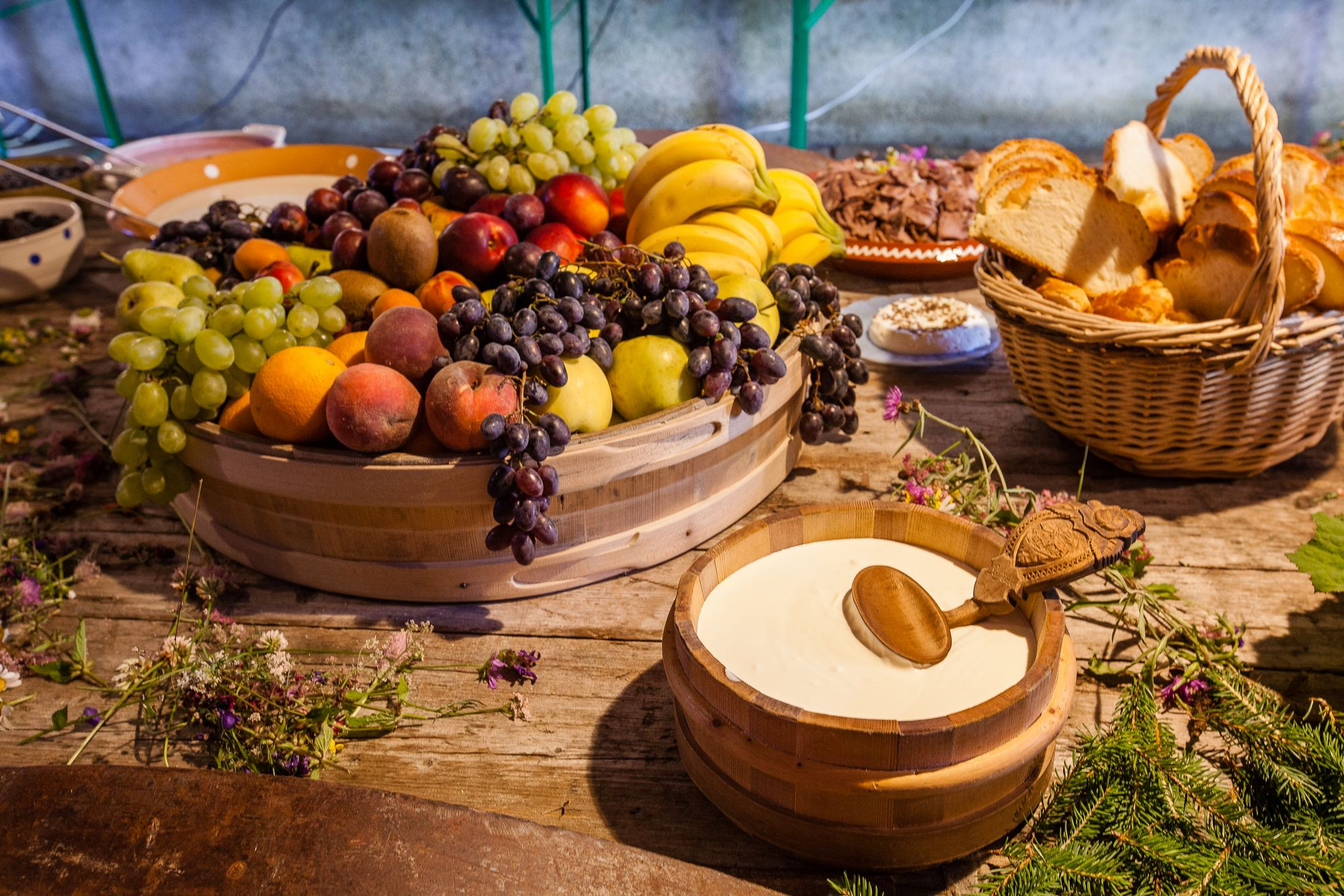 Table avec la nourriture servie au brunch 1er Août 2019